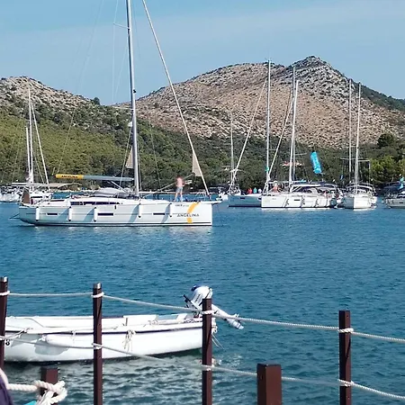 Vakantiehuis Sali, Dugi Otok & Telascica - Seafront House, Private Island Retreat *