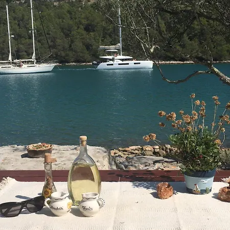 Dom wakacyjny Sali, Dugi Otok & Telascica - Seafront House, Private Island Retreat *