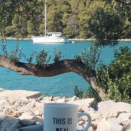 Dom wakacyjny Sali, Dugi Otok & Telascica - Seafront House, Private Island Retreat *